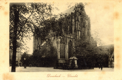 606254 Gezicht op de Domkerk (Domplein) te Utrecht.